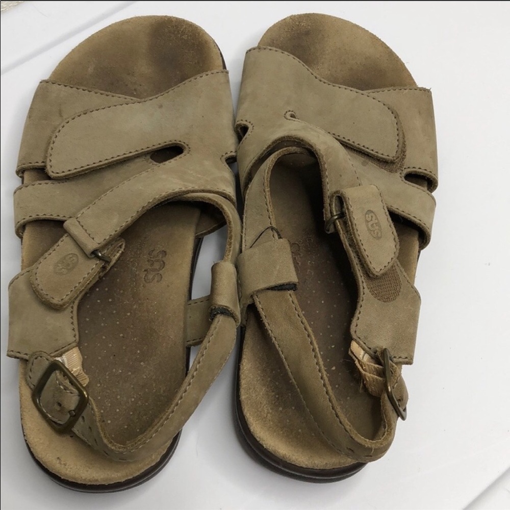 SAS Velcro tops with a buckle ankle strap size 7.5